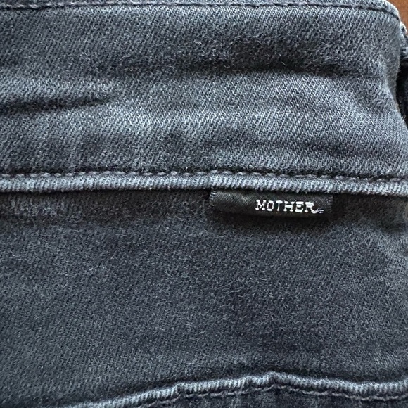 MOTHER women’s The Insider Crop Step Frey
Black Denim Size 27 preloved - Picture 9 of 10
